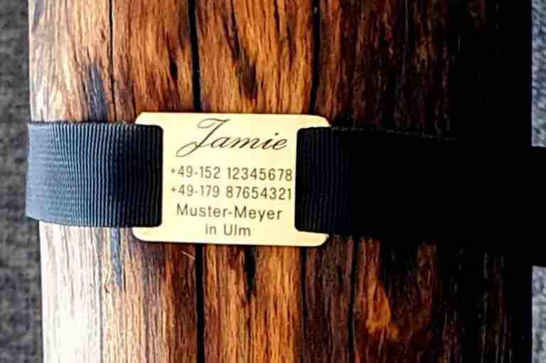 Messing-Plakette für flache Halsbänder mit Breite 23-27 mm, 17,50 €.