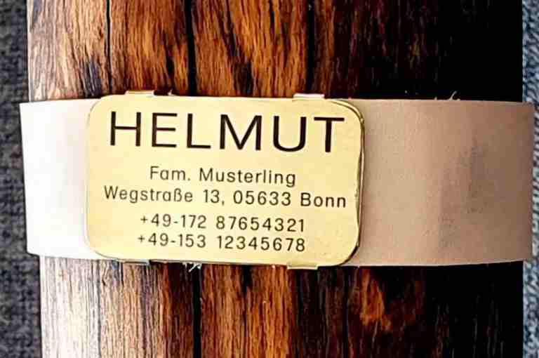 Messing-Plakette für Lederhalsbänder mit Breite 38-41 mm, 23,00 €.